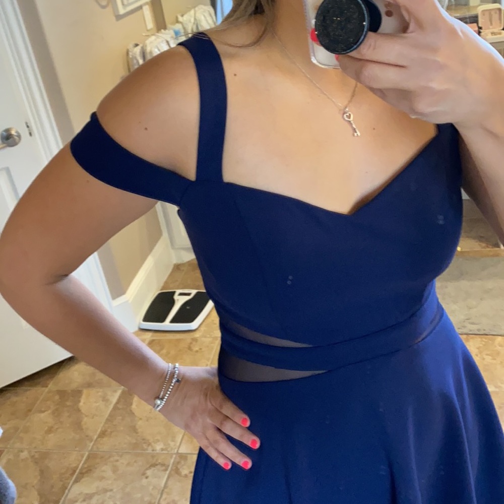 Dress - Picture 4 of 7